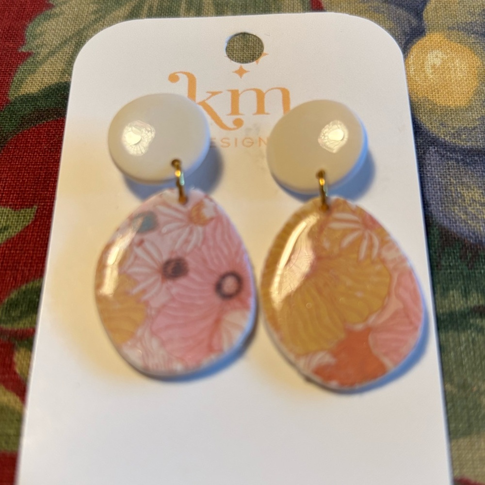 KIN NWT POLYMER CLAY PIERCED EARRINGS